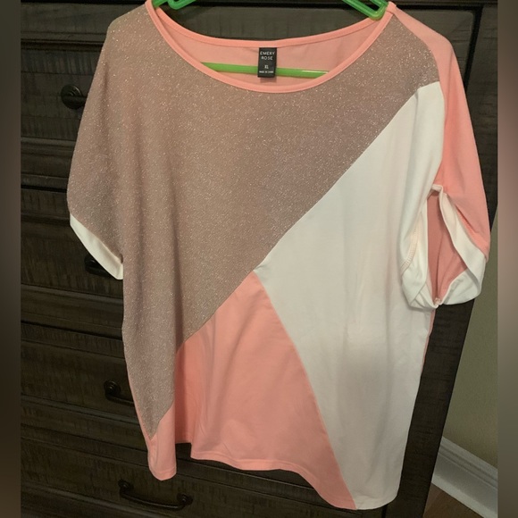 🔸BRAND NEW. NEVER WORN. PINK AND WHITE TOP. - Picture 2 of 3